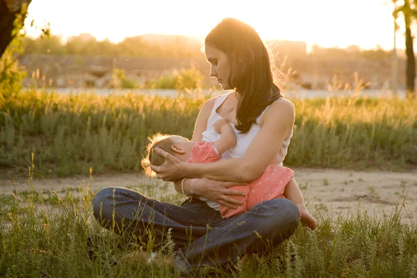 Breast feeding at sunset — Stock Photo, Image