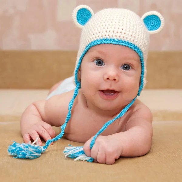 Encantador bebê recém-nascido com olhos azuis — Fotografia de Stock