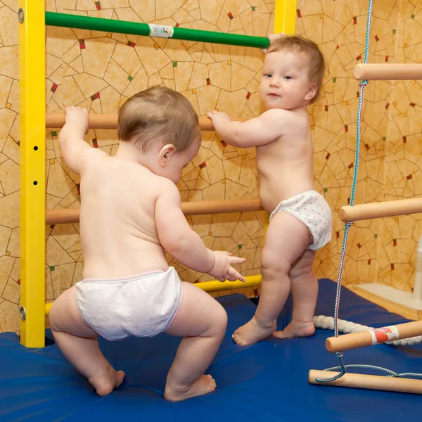 Two baby twins playing sports and climbing the stairs — Stock Photo, Image
