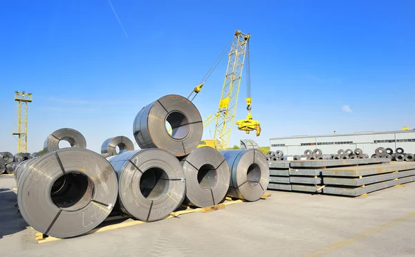 Roll steel in harbor — Stock Photo, Image