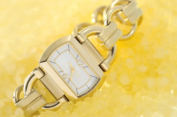 Gouden vrouw horloge — Stockfoto