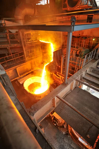 Transportation molten hot steel — Stock Photo, Image