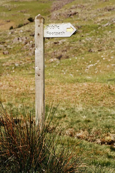 Wooden footpath waymarker — Stock Photo, Image