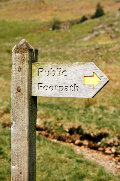 Wooden footpath signpost — Stock Photo, Image