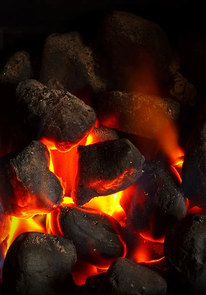 Fogo de carvão a brilhar — Fotografia de Stock