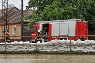 taşkın savunma