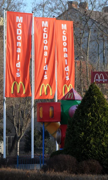 Знак МакДональдса — стоковое фото