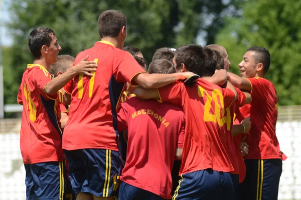 Pozo Almonte (CHI) - FC Makedonija (MKD) bajo 16 partidos de fútbol — Foto de Stock
