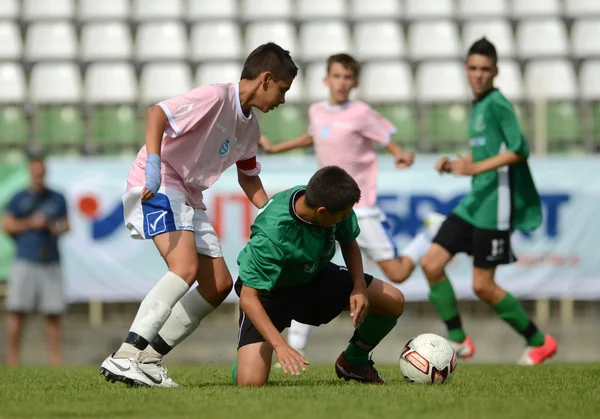 Tîrgu Mures (Rom) - Jönköpings Södra (Hun) Under 14 fotbollsspel — Stockfoto