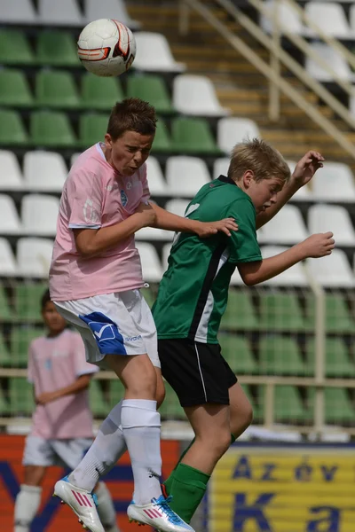 Tîrgu Mures (Rom) - Jönköpings Södra (Hun) Under 14 fotbollsspel — Stockfoto
