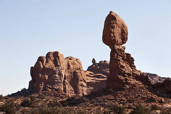 Vyvážené rock v národním parku arches — Stock fotografie