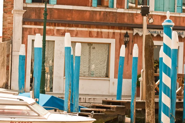 Venezia vista con postes . Imagen De Stock