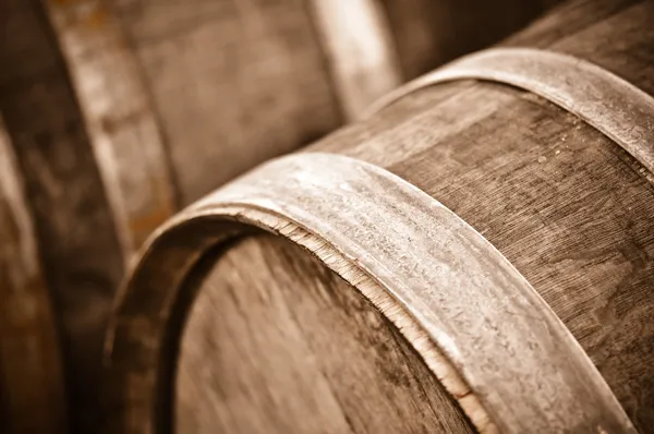Вино барель у підвал — стокове фото