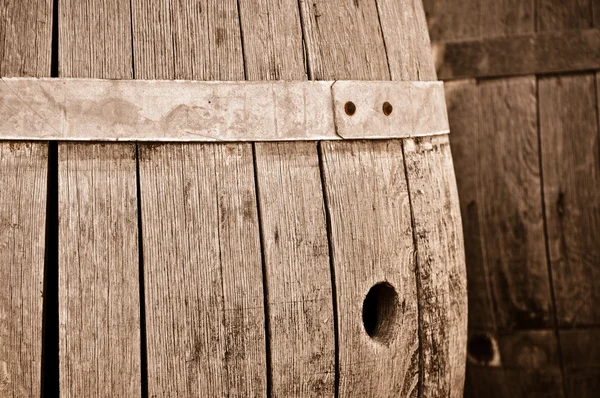 Beczki wina w piwnicy — Zdjęcie stockowe