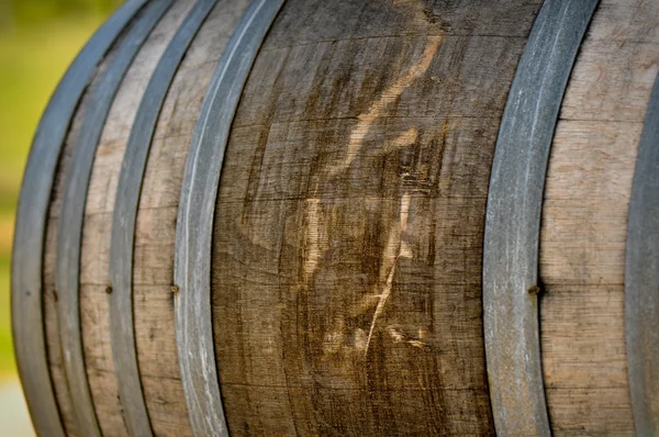 Weinfass im Weinberg von Napa — Stockfoto