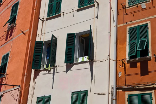 Farverig bygning i Cinque Terre Italien - Stock-foto