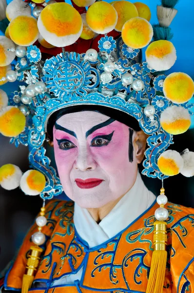 Κινέζικη Πρωτοχρονιά γυναίκα με παραδοσιακή φορεσιά — Φωτογραφία Αρχείου