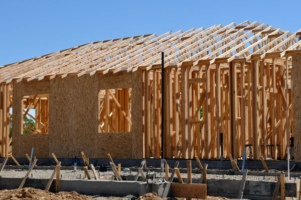 Neues Eigenheim mit Fundament im Bau — Stockfoto