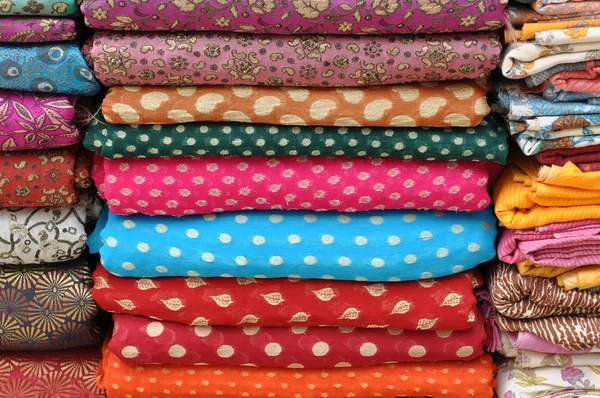 Kolorowe tkaniny indyjskie — Zdjęcie stockowe