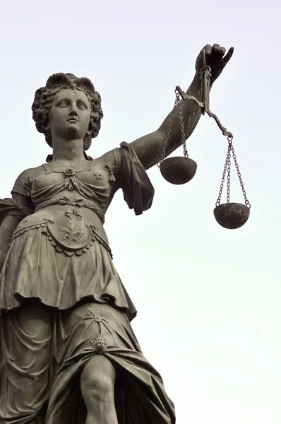 Estátua de Lady Justice em Frankfurt Alemanha — Fotografia de Stock