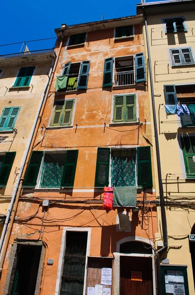 Красочное здание в Cinque Terre Italy — стоковое фото