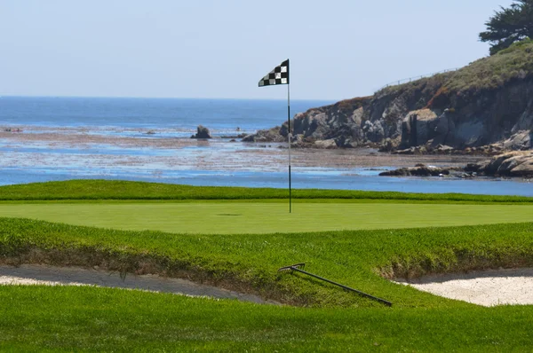 Pole golfowe na Oceanie — Zdjęcie stockowe