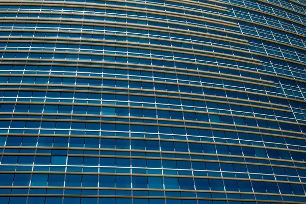 Moderne blauwe kantoorgebouw — Stockfoto