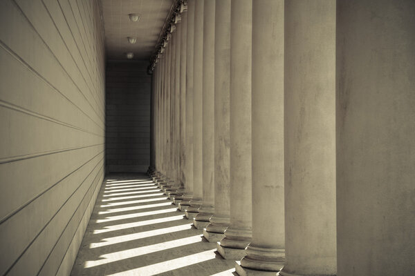 Столбы в ряд
