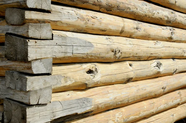 Pared de una casa rural de troncos —  Fotos de Stock