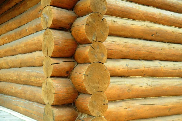 Pared de una casa rural de troncos — Foto de Stock