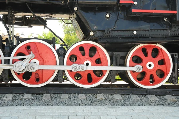 Iron wheels of the locomotive — Stock Photo, Image