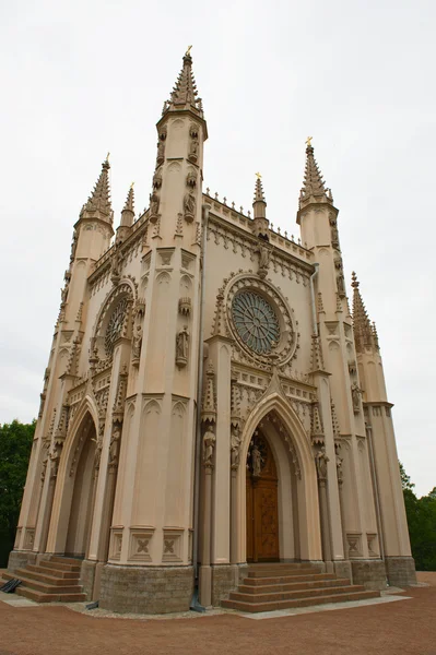 Belle chapelle dans le parc Alexander — Photo