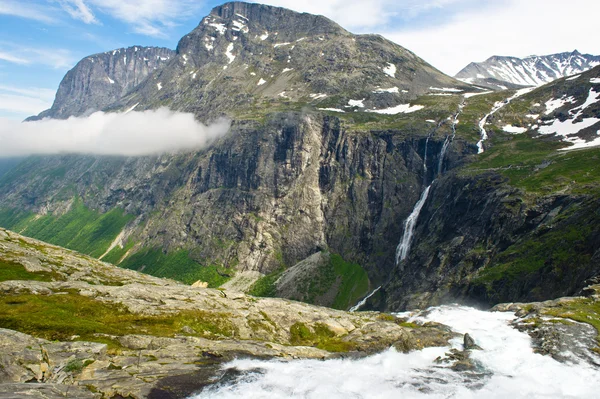 여름 노르웨이의 자연입니다. 산, 호수입니다. 노르웨이의 피 요 르 드. — 스톡 사진