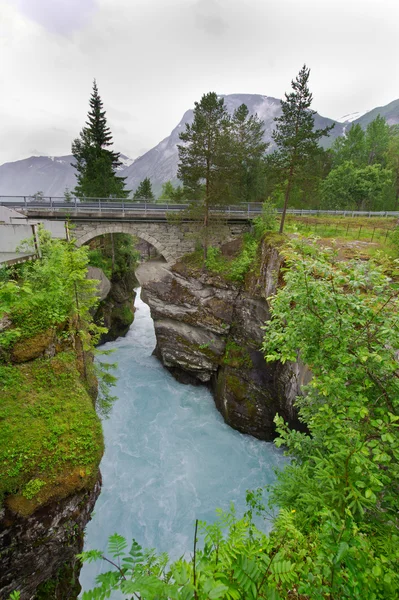 Один из крупнейших водопадов в Норвегии, Скандинавия, Европа — стоковое фото