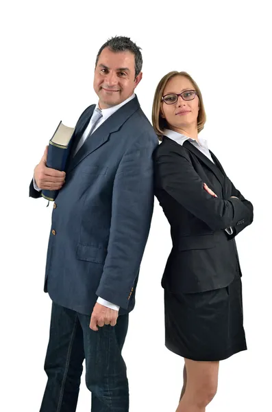 Lächelnde selbstbewusste Geschäftskollegen in Anzügen, die sich zurücklehnen. — Stockfoto
