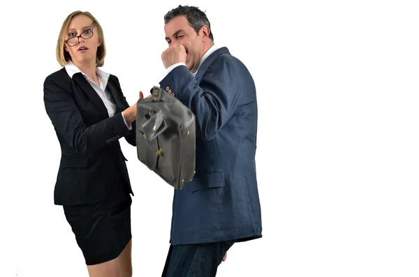 Angry uitvoerende vrouw met zak raken bang zakenman geïsoleerd — Stockfoto