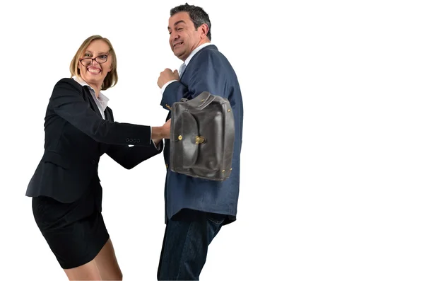 Zły wykonawczy kobieta z torbą hit firmy przestraszony mężczyzna na białym tle — Zdjęcie stockowe