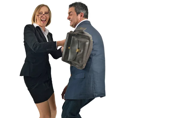 Irritado executivo mulher com saco bateu assustado homem de negócios isolado — Fotografia de Stock