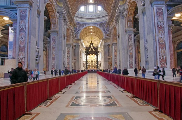 Binnenkant van Vaticaan basiliek — Stockfoto