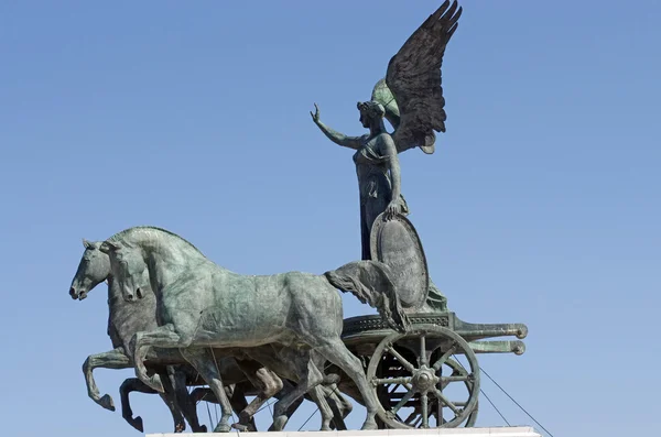 Estátua da deusa Victoria no carrinho — Fotografia de Stock