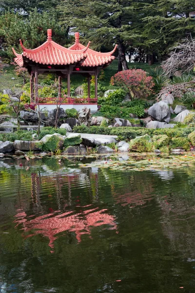 Kinesisk trädgård om vänskap — Stockfoto