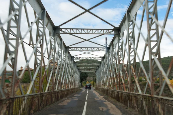Crossing the bridge — Stock Photo, Image