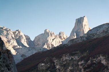 Naranjo de Bulnes clipart