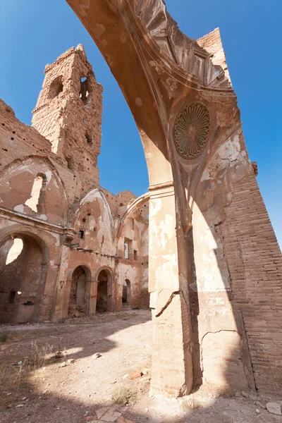 Разрушенная церковь — стоковое фото