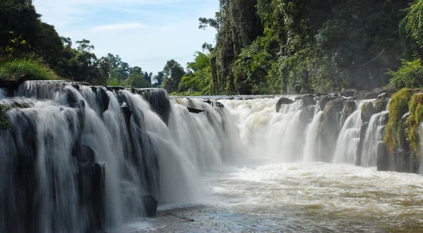 Waterfall in Laos — Stockfoto