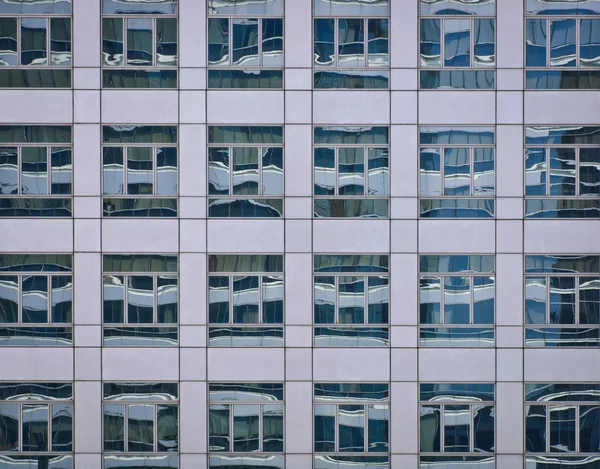 Reflections on building windows — Stock Photo, Image