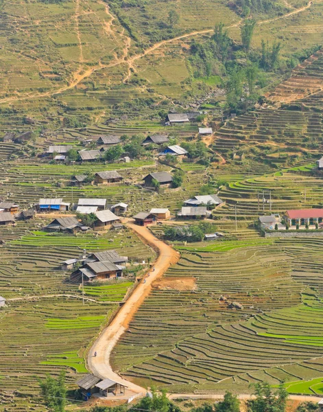 Hill pokolení vesnice v rýžové terasy — Stock fotografie