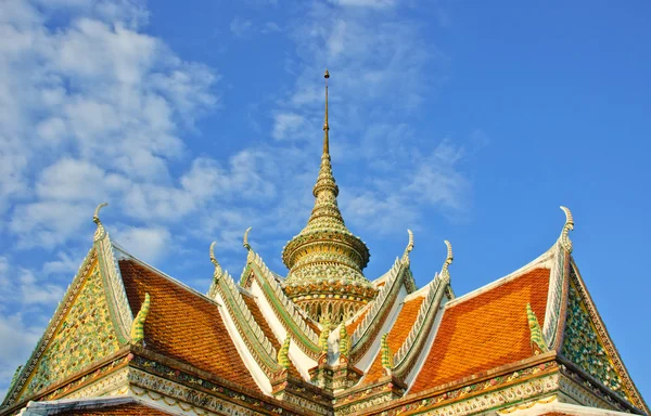 Dach świątyni buddyjskiej — Zdjęcie stockowe