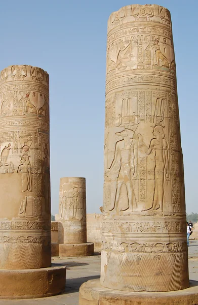 Kolumny egipskie kom ombo świątynia — Zdjęcie stockowe