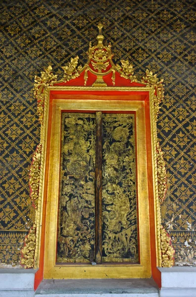 Дверь храма в Древнем Таиланде — стоковое фото